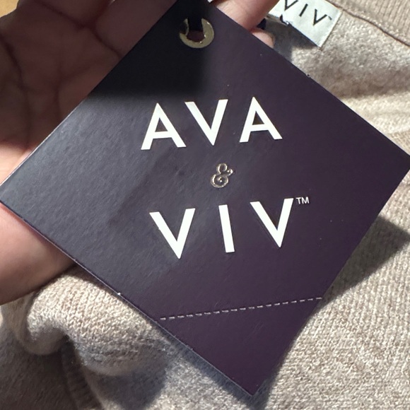 Size 2X Ava & Viv Women's V-Neck Sweater - Taupe and Cream - Picture 3 of 6